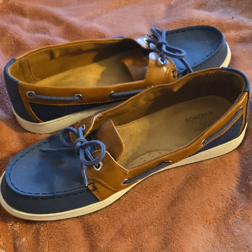 Women's Navy and Tan Boat Shoes Size 8 WIDE
